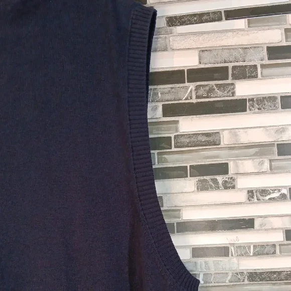 Tommy Hilfiger Men's Black and Gray Argyle Sweater Vest - Picture 7 of 11